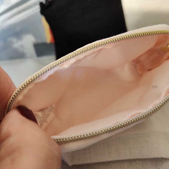 Coach Coin Purse with Keychain And Dust Bag Never Used Aprox Size - Picture 4 of 5